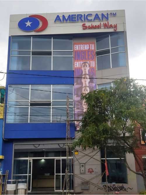 Aviso luminoso para fachada de local comercial fabricado por PO Publicidad